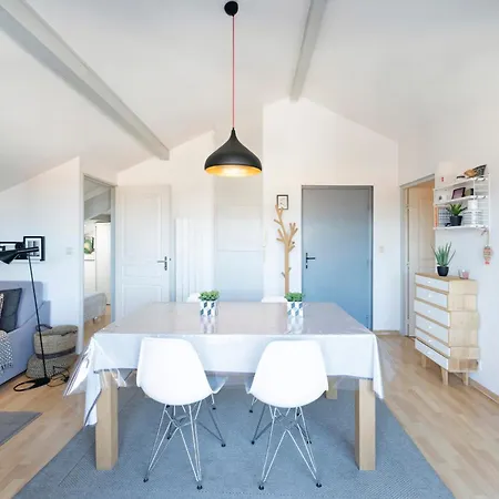 T2 Centre Apartment